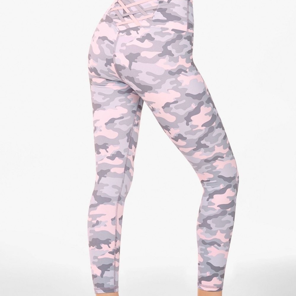 NWT *** Medium pink camo